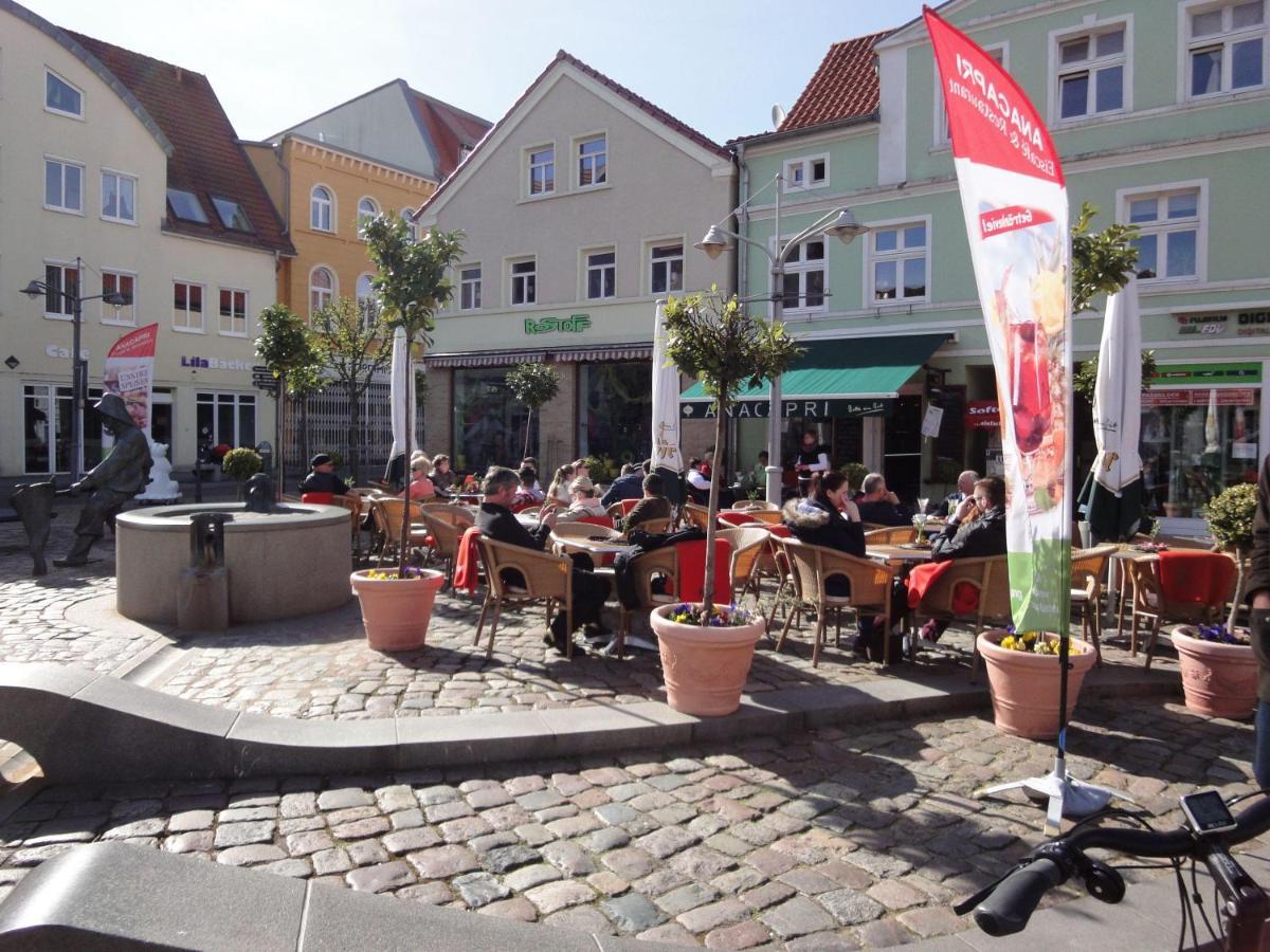 Fewo-Fuer-2-Pers-Hafenblick-2-Ueckermuende-Stettiner-Haff-Ostsee-Direkt-Yachthafen Apartment Exterior foto